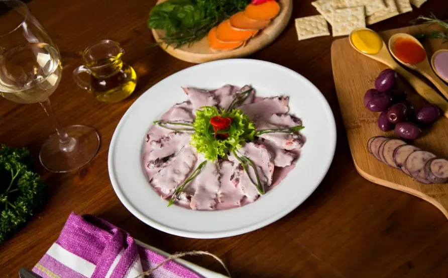 Pulpo al olivo con dip de aceituna